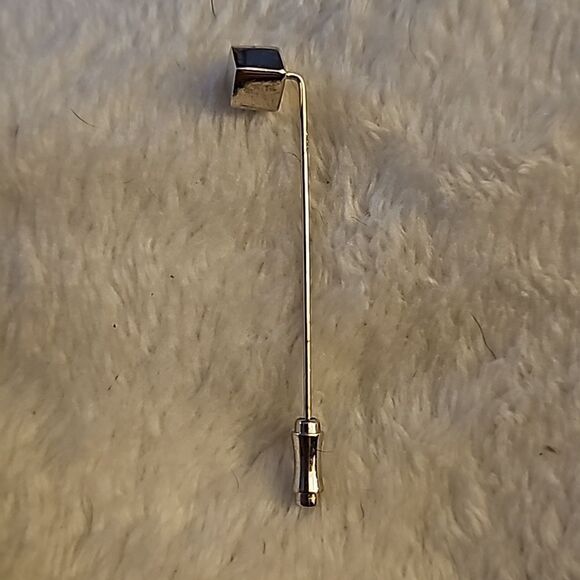 Vintage 925 silver pin with square tip and has the closure at the bottom - Picture 3 of 5
